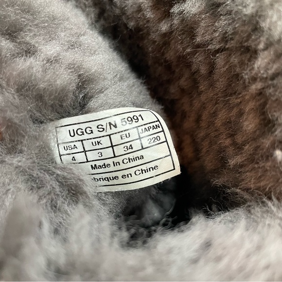 Grey Bailey Button Ugg - Picture 4 of 7